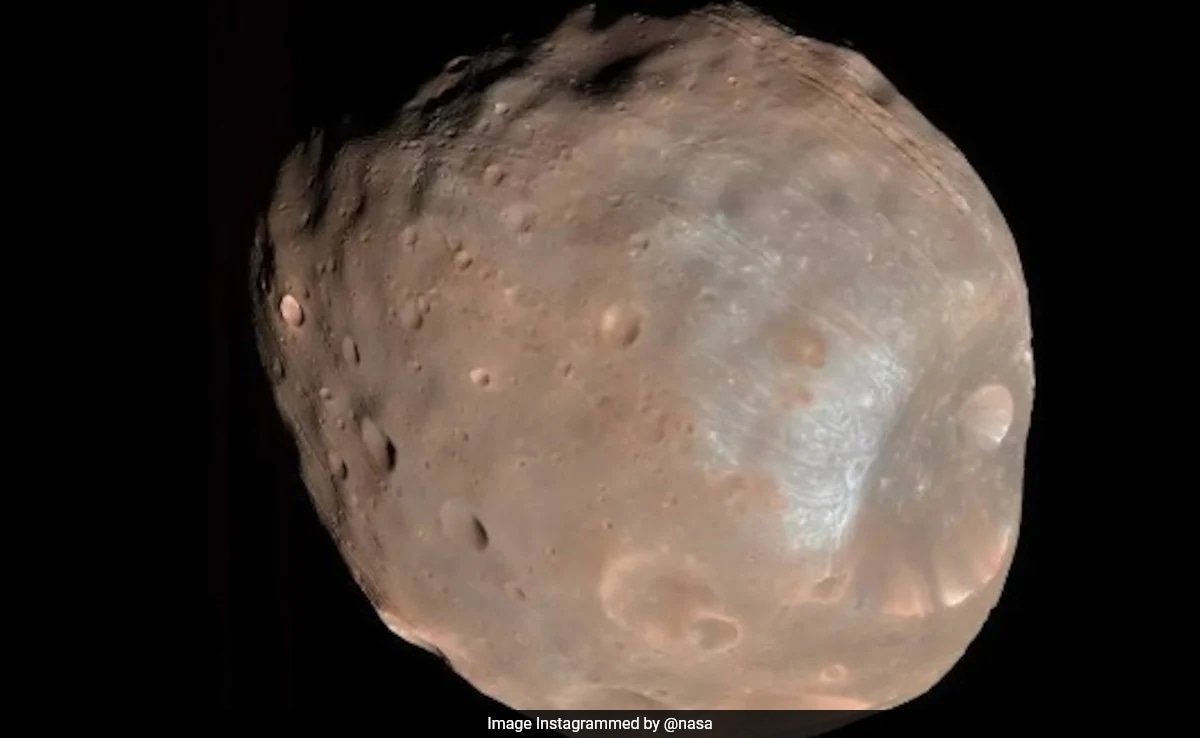 'Space Potato': NASA Photo of Martian Moon Phobos Leaves the Internet Amazed